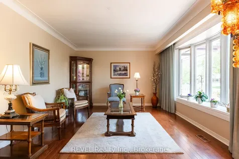 6 Harcove Street St. Catharines ON L2N 1W8