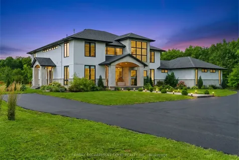 13791 Montrose Road Niagara Falls ON L3B 5N7