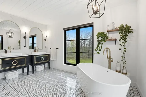 13791 Montrose Road Niagara Falls ON L3B 5N7