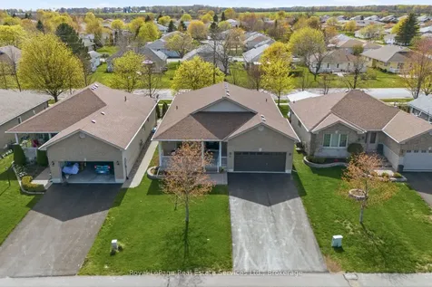35 Maplehurst Crescent Prince Edward County ON K0K 3L0