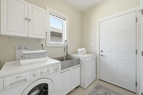 35 Maplehurst Crescent Prince Edward County ON K0K 3L0
