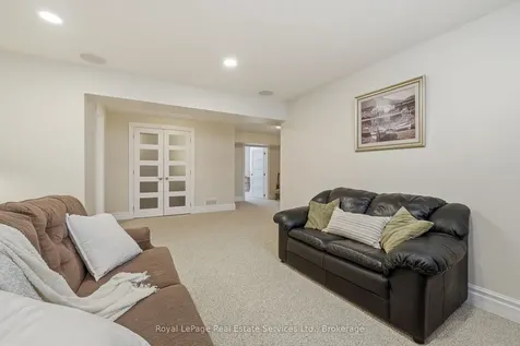 35 Maplehurst Crescent Prince Edward County ON K0K 3L0