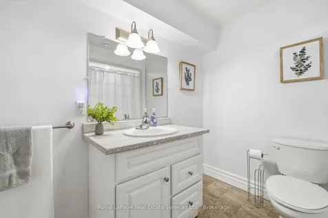 35 Maplehurst Crescent Prince Edward County ON K0K 3L0