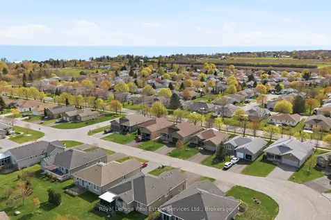 35 Maplehurst Crescent Prince Edward County ON K0K 3L0