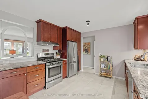 8751 Banting Avenue Niagara Falls ON L2G 6Z7