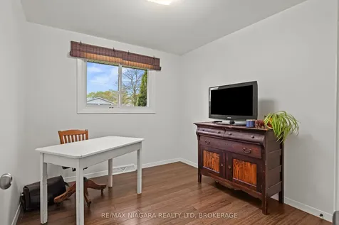 8751 Banting Avenue Niagara Falls ON L2G 6Z7