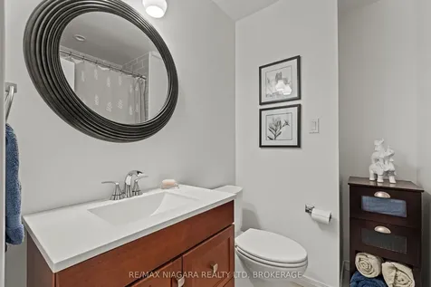 8751 Banting Avenue Niagara Falls ON L2G 6Z7