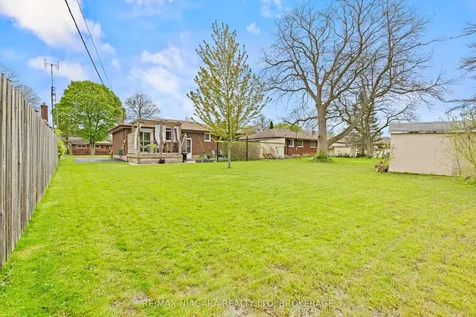 8751 Banting Avenue Niagara Falls ON L2G 6Z7
