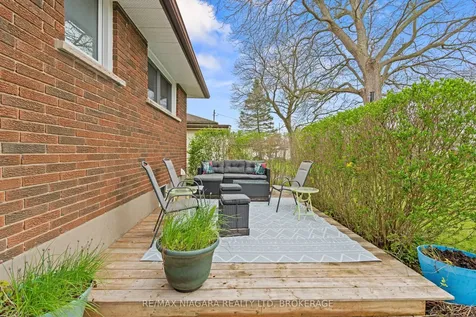 8751 Banting Avenue Niagara Falls ON L2G 6Z7