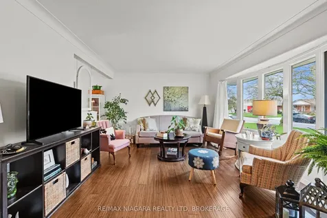 8751 Banting Avenue Niagara Falls ON L2G 6Z7