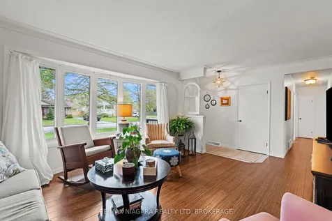 8751 Banting Avenue Niagara Falls ON L2G 6Z7