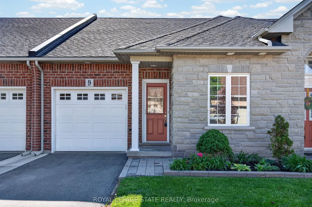 9 Manitoulin Trail Hamilton ON L9B 2X8