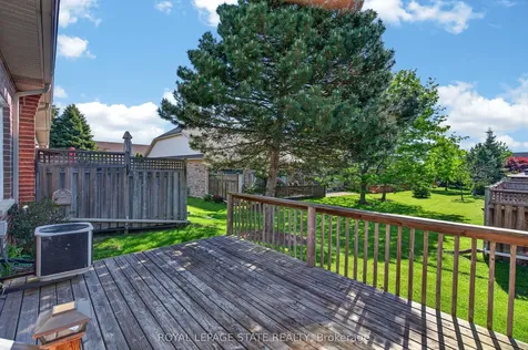 9 Manitoulin Trail Hamilton ON L9B 2X8