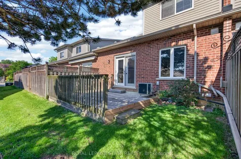 9 Manitoulin Trail Hamilton ON L9B 2X8