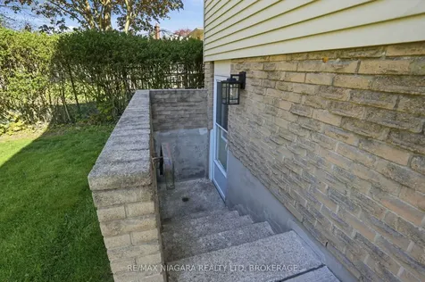 129 Elma Street St. Catharines ON L2N 6A1