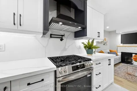 262 Broadway Avenue Hamilton ON L8S 2W8