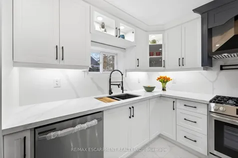 262 Broadway Avenue Hamilton ON L8S 2W8