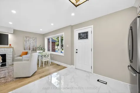 262 Broadway Avenue Hamilton ON L8S 2W8
