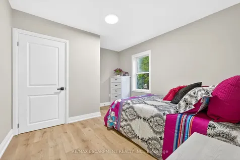 262 Broadway Avenue Hamilton ON L8S 2W8