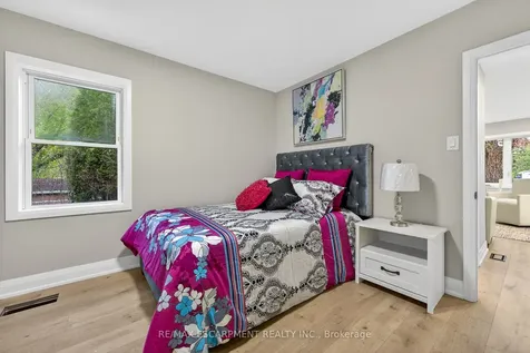 262 Broadway Avenue Hamilton ON L8S 2W8