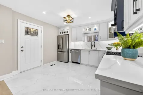 262 Broadway Avenue Hamilton ON L8S 2W8