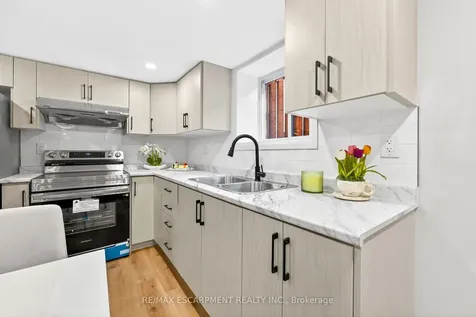 262 Broadway Avenue Hamilton ON L8S 2W8