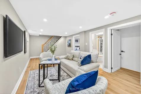 262 Broadway Avenue Hamilton ON L8S 2W8