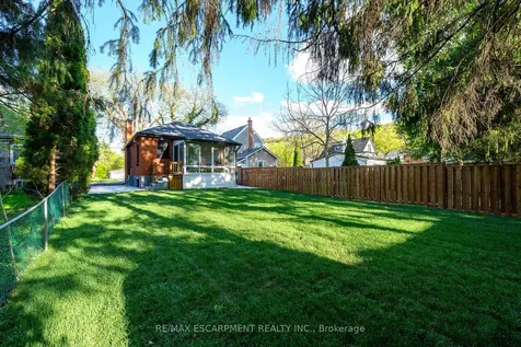 262 Broadway Avenue Hamilton ON L8S 2W8