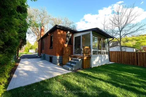 262 Broadway Avenue Hamilton ON L8S 2W8