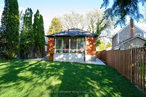 262 Broadway Avenue Hamilton ON L8S 2W8