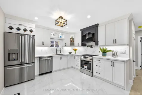 262 Broadway Avenue Hamilton ON L8S 2W8