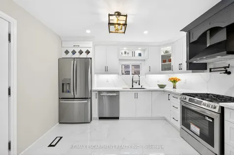 262 Broadway Avenue Hamilton ON L8S 2W8