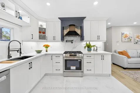 262 Broadway Avenue Hamilton ON L8S 2W8