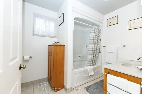 15 Rollins Drive Welland ON L3C 6Z7