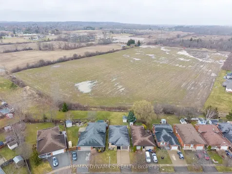 15 Rollins Drive Welland ON L3C 6Z7