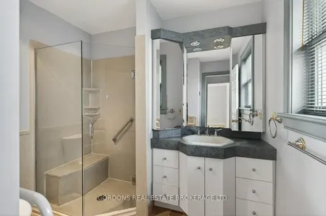 1717 Bay Road Kingston ON K7L 4V1