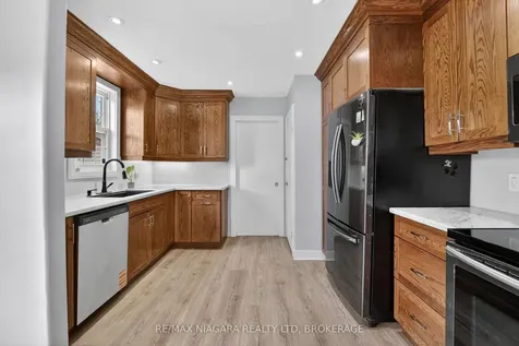 197 Aqueduct Street Welland ON L3C 1C3