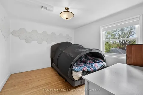 197 Aqueduct Street Welland ON L3C 1C3