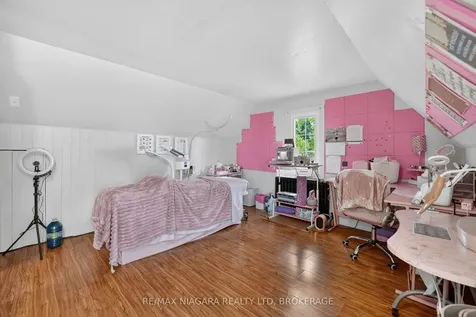 197 Aqueduct Street Welland ON L3C 1C3