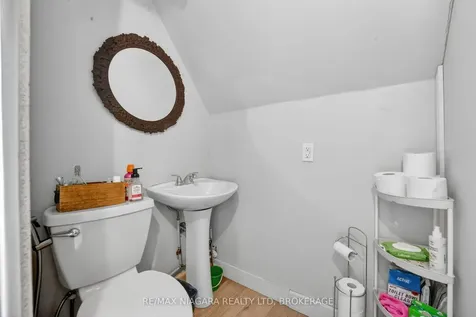 197 Aqueduct Street Welland ON L3C 1C3