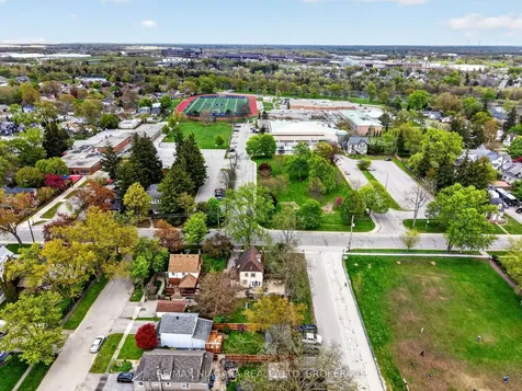 197 Aqueduct Street Welland ON L3C 1C3