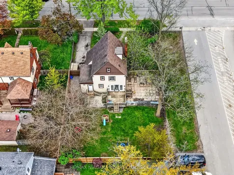 197 Aqueduct Street Welland ON L3C 1C3
