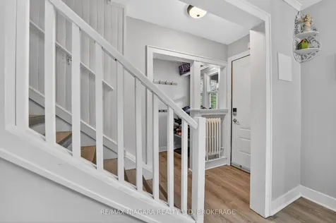 197 Aqueduct Street Welland ON L3C 1C3
