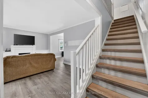 197 Aqueduct Street Welland ON L3C 1C3