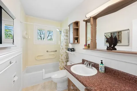 12 Glenview Avenue E St. Catharines ON L2N 2Z6