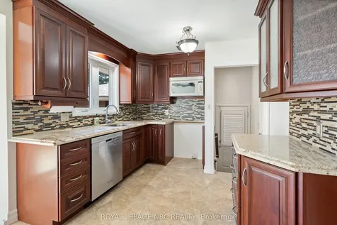 12 Glenview Avenue E St. Catharines ON L2N 2Z6