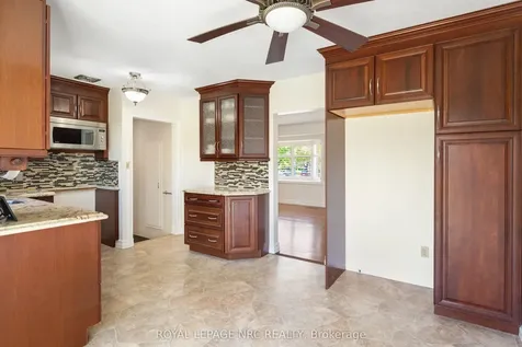 12 Glenview Avenue E St. Catharines ON L2N 2Z6