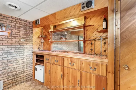 12 Glenview Avenue E St. Catharines ON L2N 2Z6