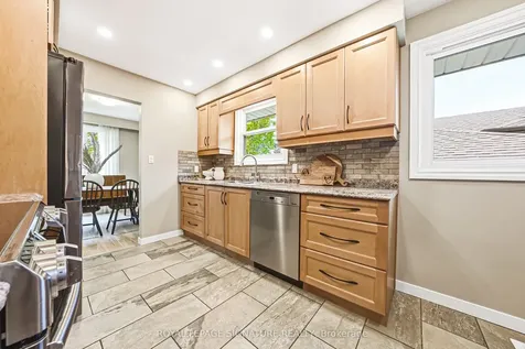 104 Gardiner Drive Hamilton ON L9C 5W8