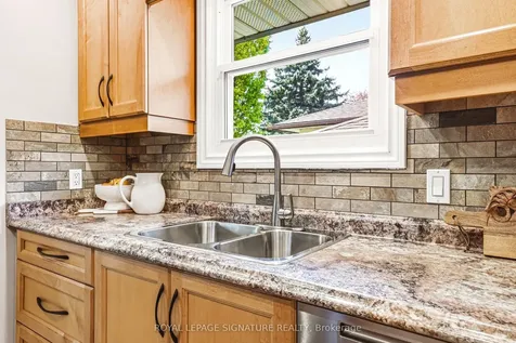 104 Gardiner Drive Hamilton ON L9C 5W8
